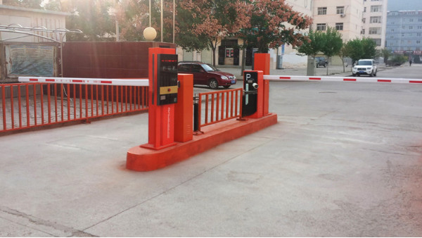 停車場(chǎng)系統(tǒng)車牌識(shí)別攝像機(jī),刷出智慧新高度